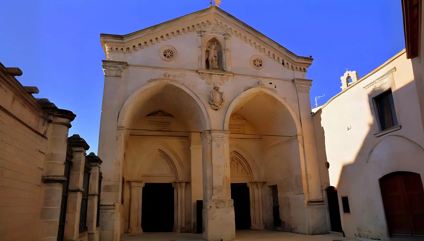 Храм Монте-Сант-Анджело на горе Монте-Гаргано, Италия