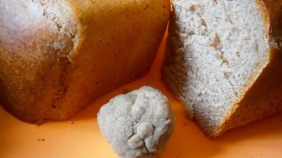 Выкатывание порчи, сглаза и недугов хлебным мякишем. Старинный бабушкин способ.